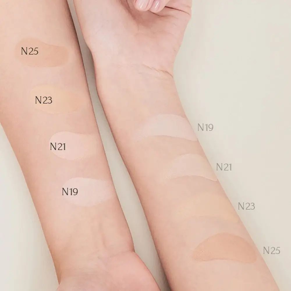 Armen tonen make-upkleuren. Gedrukte tinten N19, N21, N23, N25.