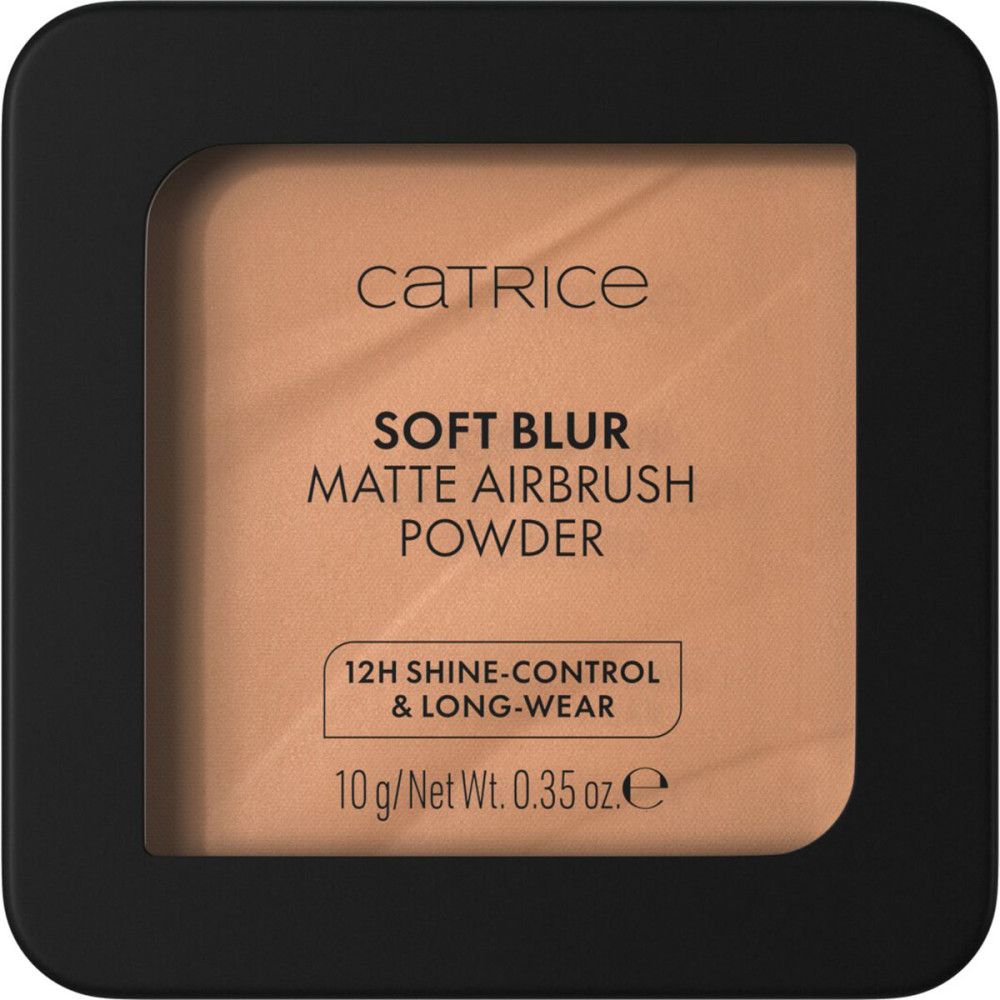Boîtier carré contenant de la poudre. Le boîtier porte l'inscription 'Catrice Soft Blur Matte Airbrush Powder'. Le texte comprend également '12H Shine-Control' et le poids.