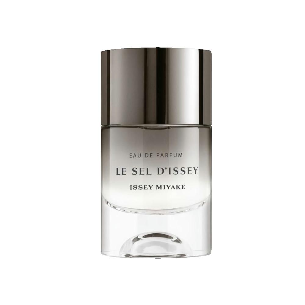 Flacon en verre avec bouchon argenté. Inscription: Eau de Parfum, Le Sel d'Issey, Issey Miyake.