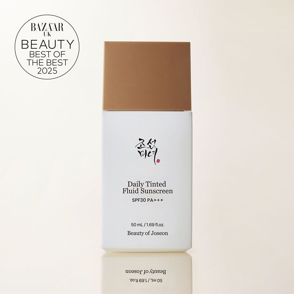 Flacon de crème solaire avec le badge « Bazaar Beauty Best of the Best 2025 ».