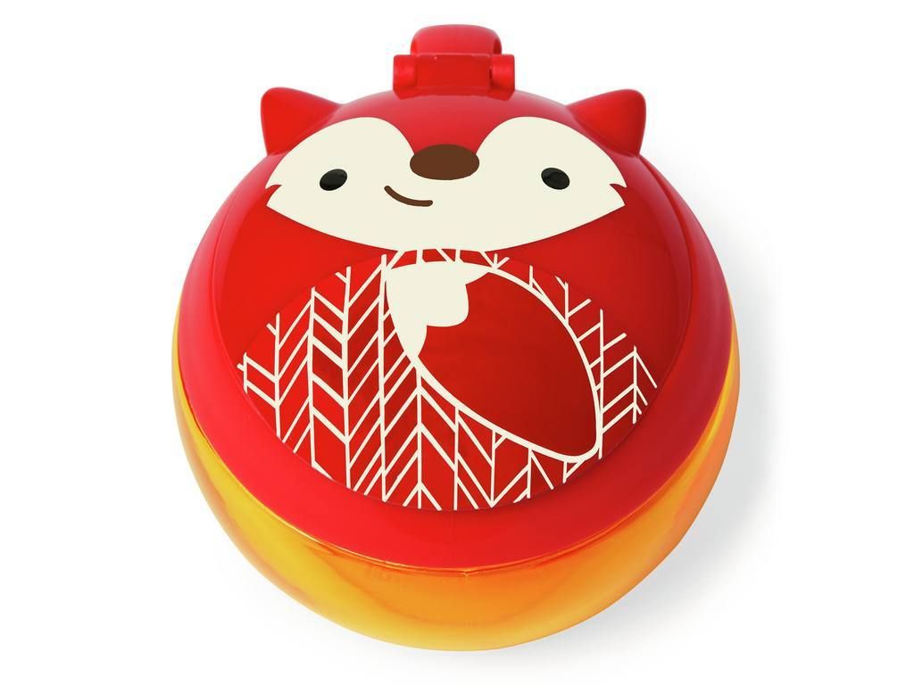 Rode snackdoos in de vorm van een vos. Ronde vorm met gele bodem. Witte gezicht, bruine neus, zwarte ogen. Deksel met rode handgreep.