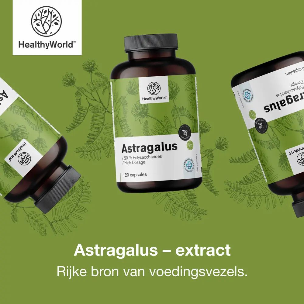Drie flessen Astragalus-extract op een groene achtergrond met bladerenpatroon.