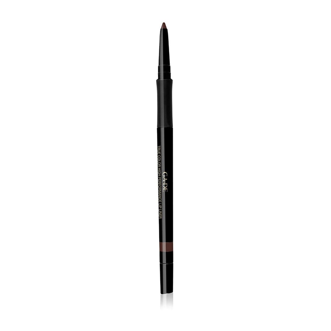 Bruine lipliner. Zwarte pen met productnaam. Punt uitgedraaid.
