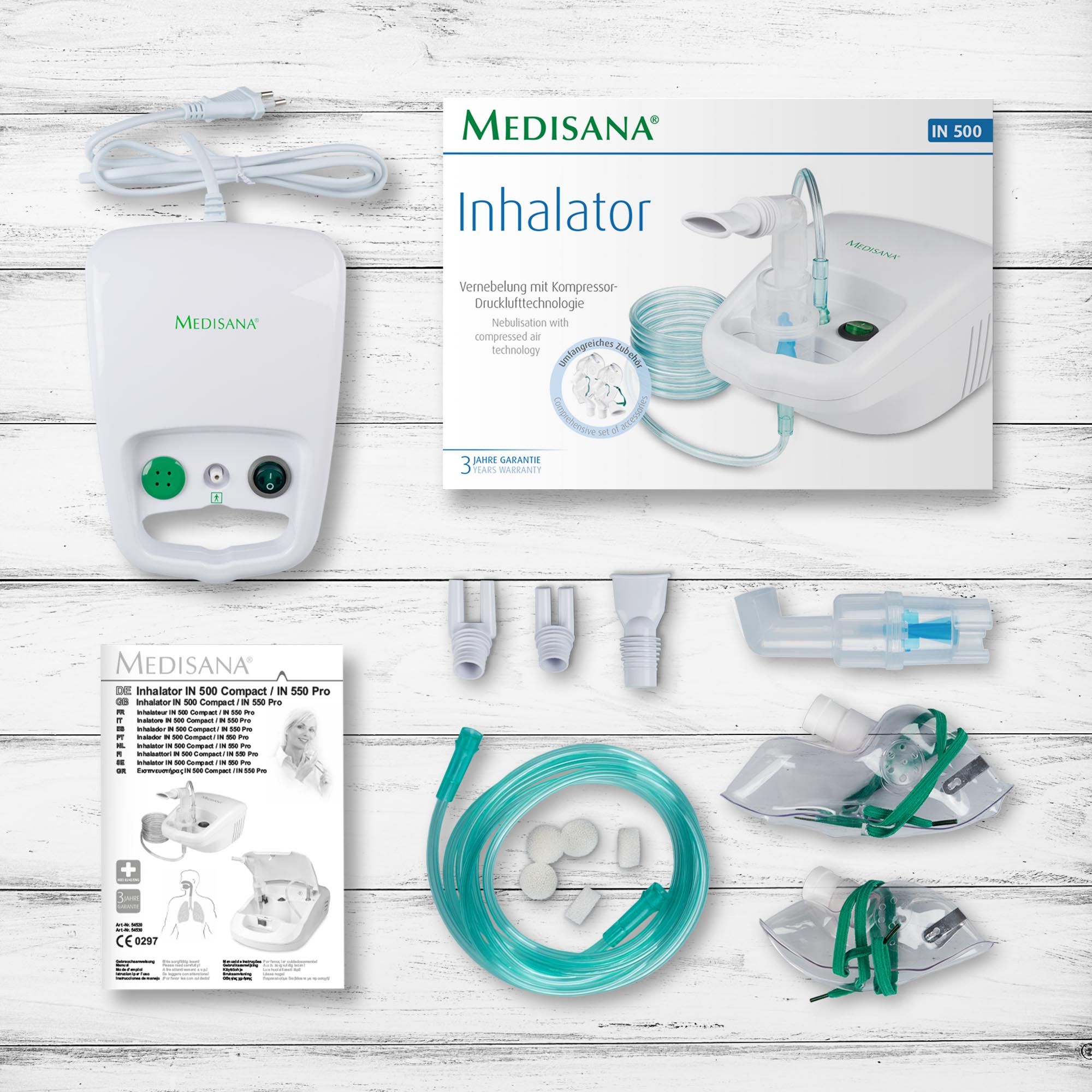 Medisana IN 500 inhalator met accessoires: maskers, mondstuk, neusadapter, slang.