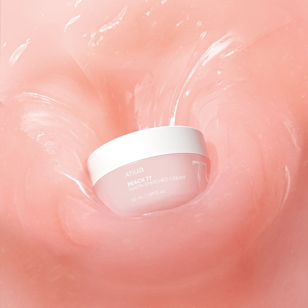 Roze crème pot met witte deksel in roze vloeistof. Opschrift: Anua, PEACH 77, Niacin Enriched Cream, 77%.