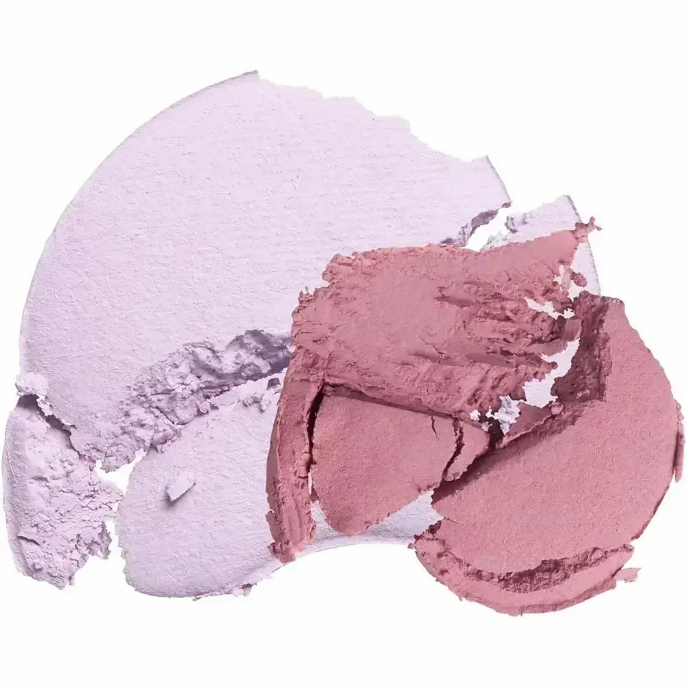 Twee gebroken blush-tinten: lichtpaars en roze. De textuur is kruimelig en poederachtig.