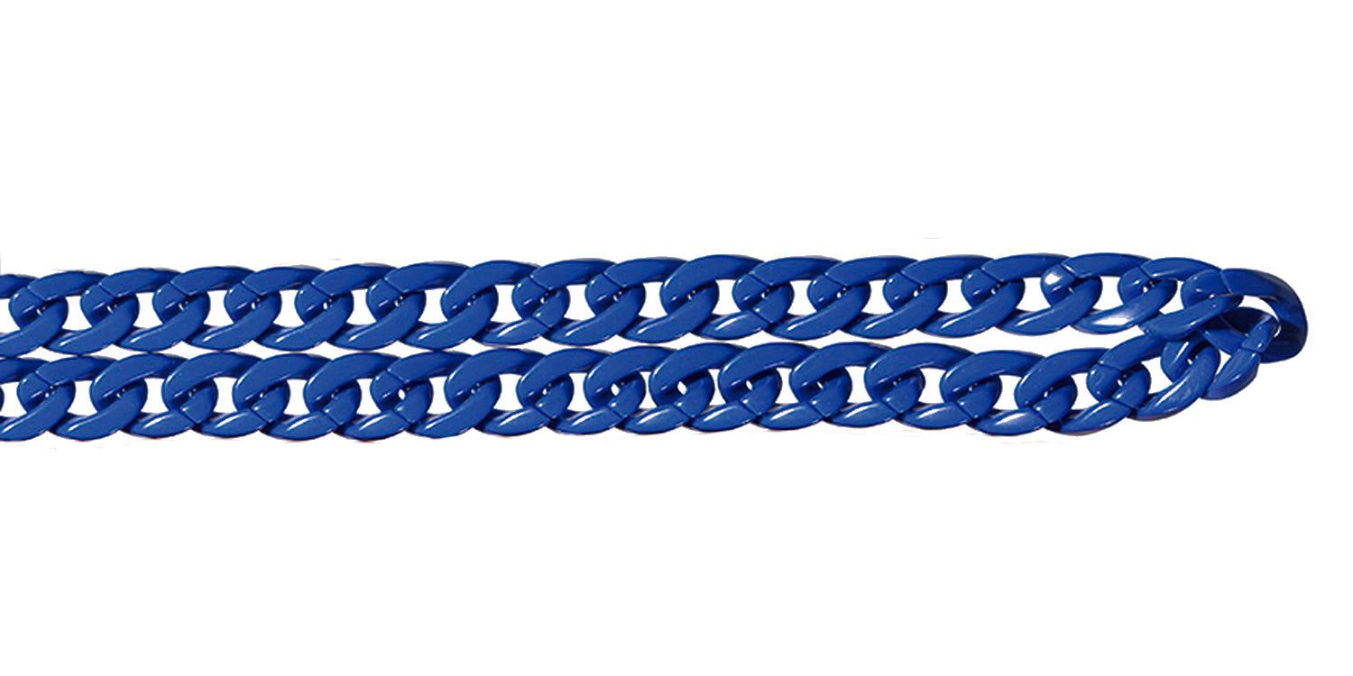 Gros plan d'une chaîne de lunettes bleue en forme de chaîne. Sur fond blanc.