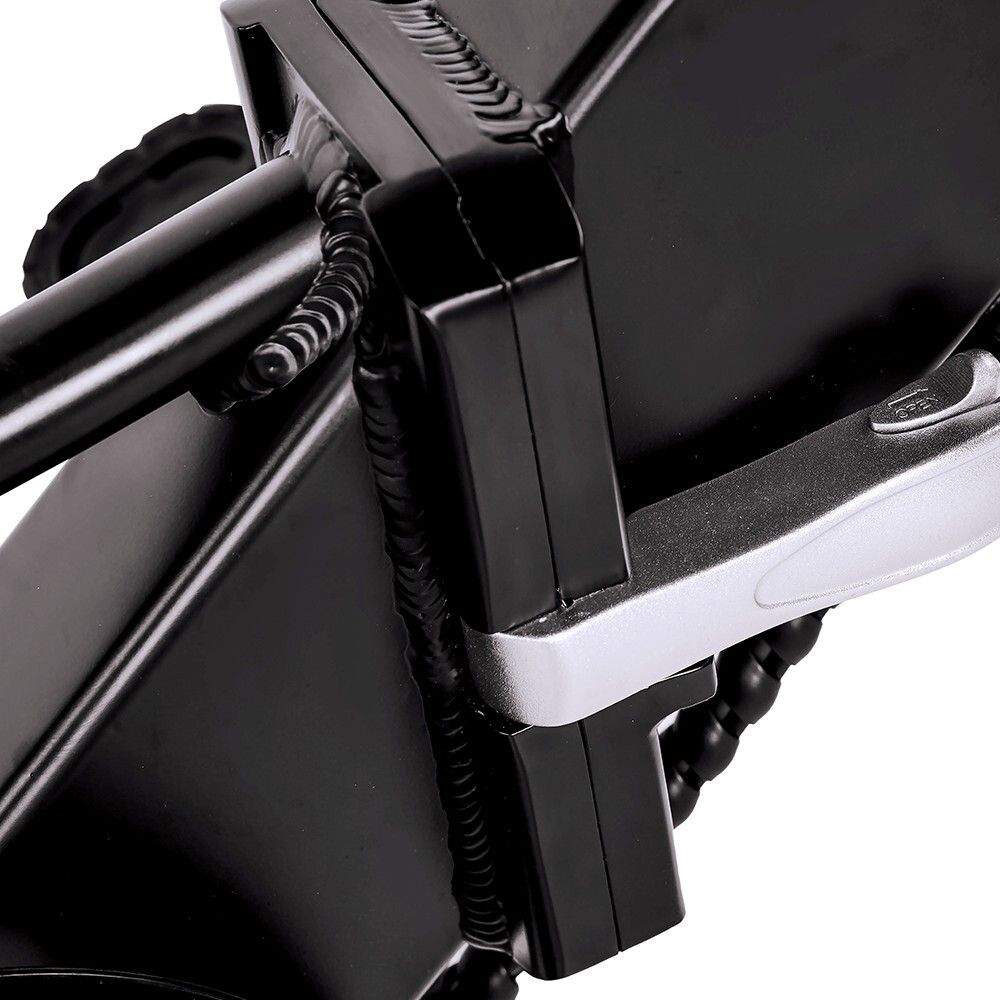 Detail van het frame van een zwarte elektrische fiets. Zichtbaar: scharnier, schroeven, kabels.