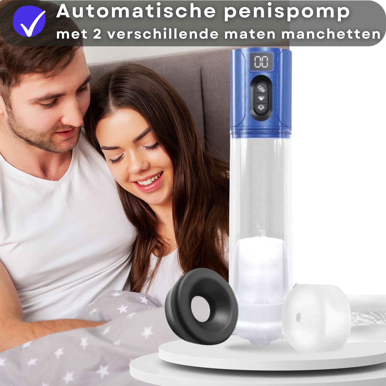 Elektrische penis pomp met blauw bedieningspaneel, accessoires en tekst. Totale lengte 36cm, max diepte 23cm.