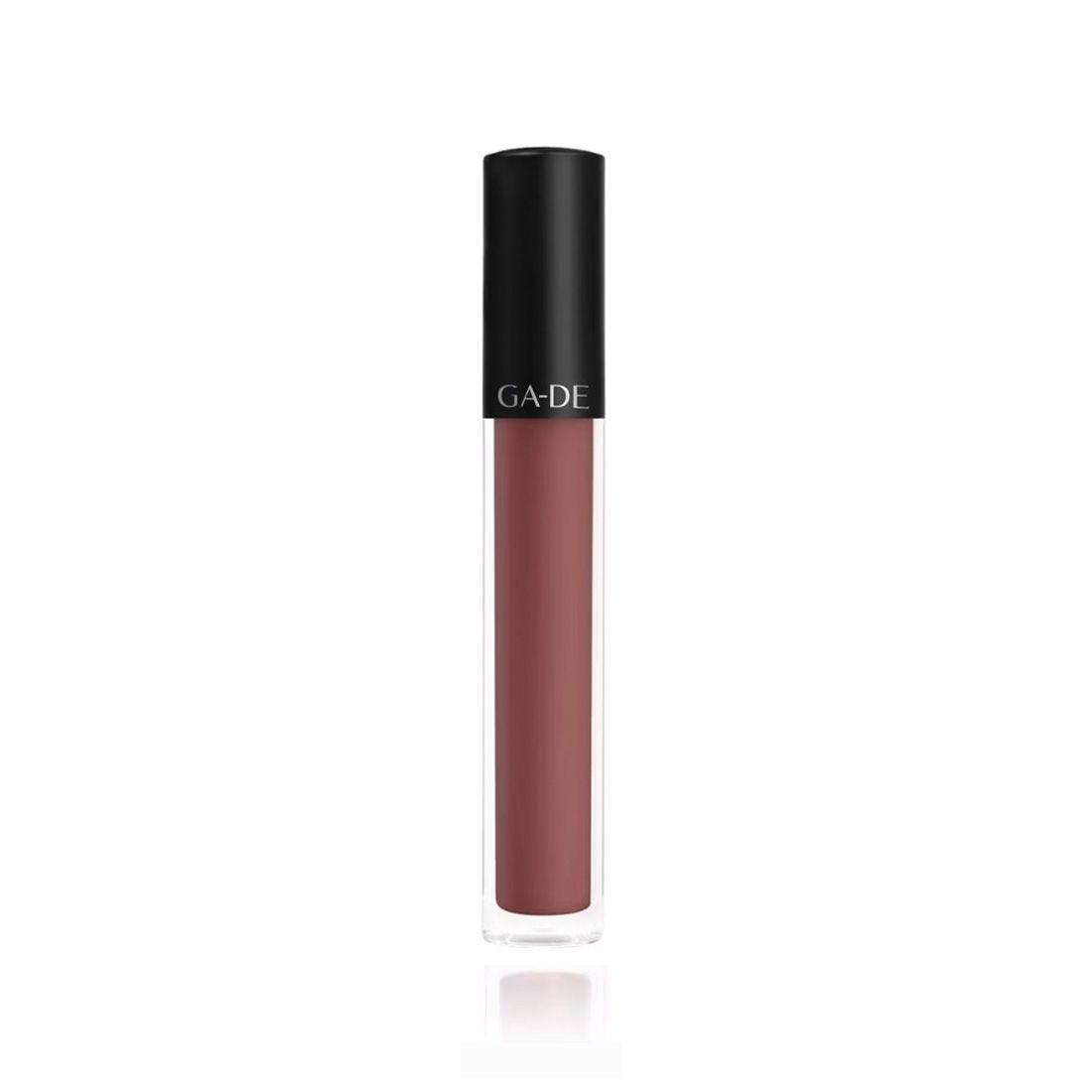 Lipstick in een transparante huls met zwarte dop. De naam "GA-DE" is zichtbaar.