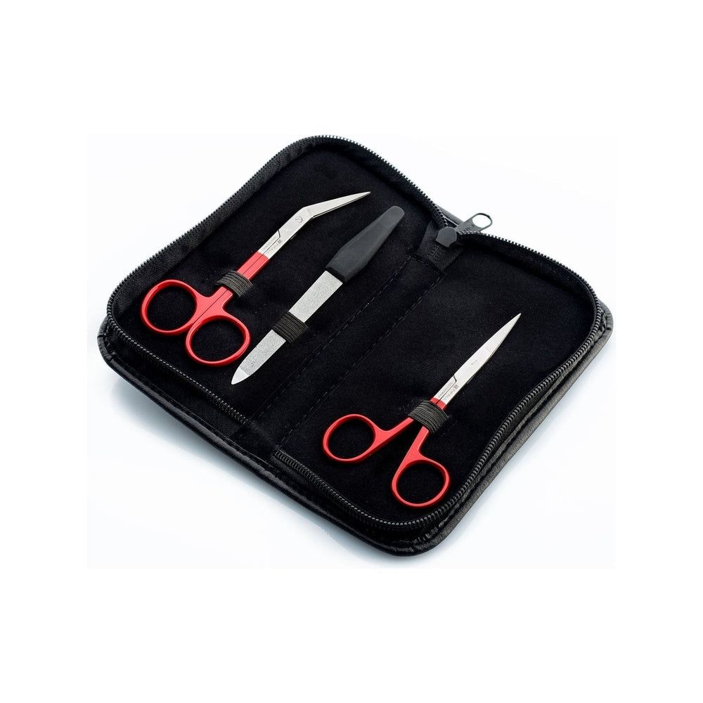 Étui noir ouvert contenant deux ciseaux à ongles rouges et une lime à ongles.