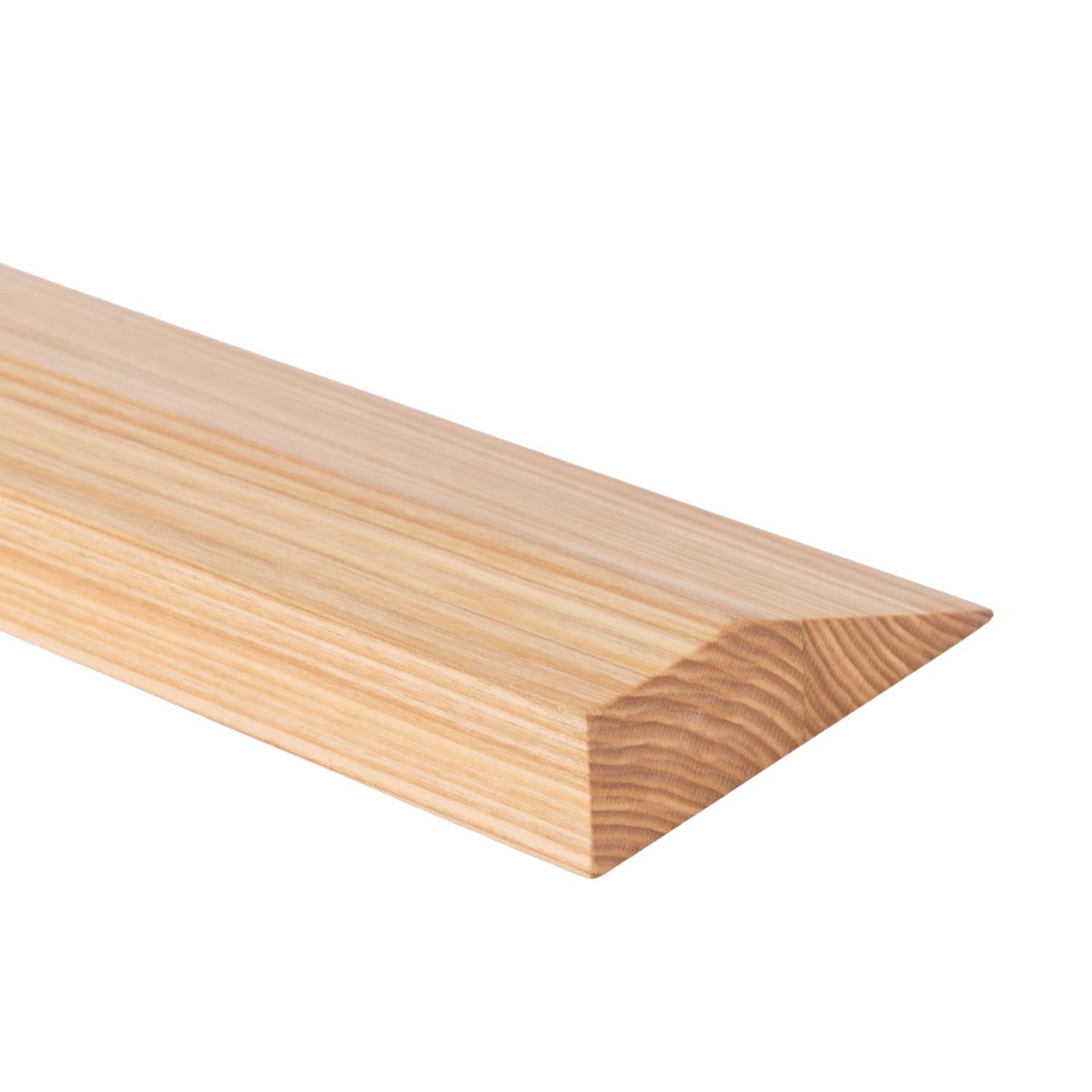 Planche de handstand en bois clair. Biseau sur un côté. Le grain du bois court parallèlement au bord.