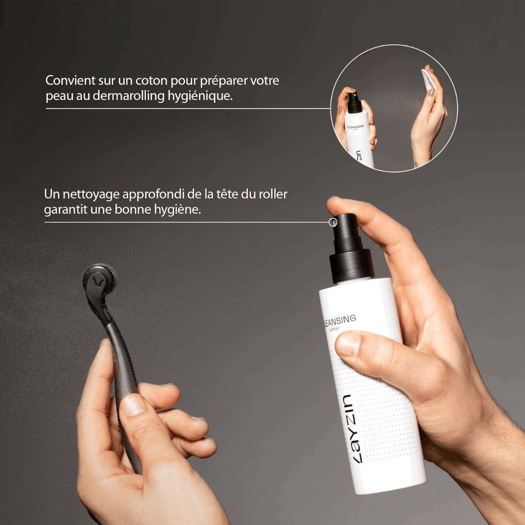 Mains tenant un dermaroller et vaporisant un spray nettoyant. Spray avec pulvérisateur noir.