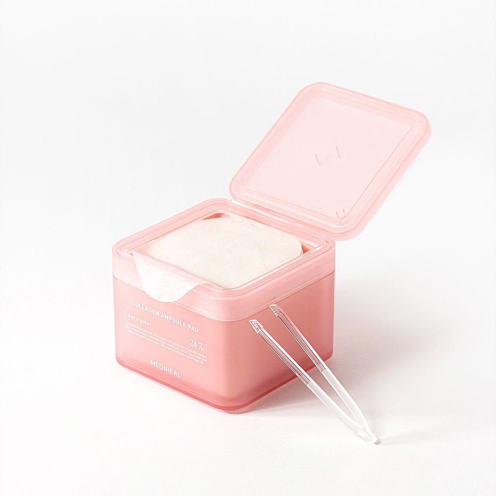 Boîte rose ouverte avec tampons blancs. Pince à épiler à côté.