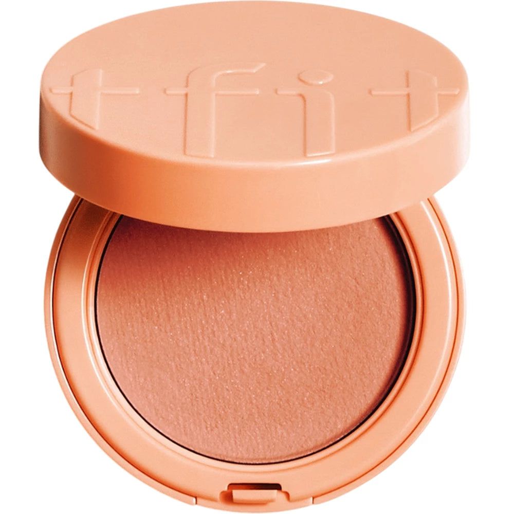 Boîtier de blush rond avec couvercle. Le couvercle porte le nom de la marque 'tfit'.