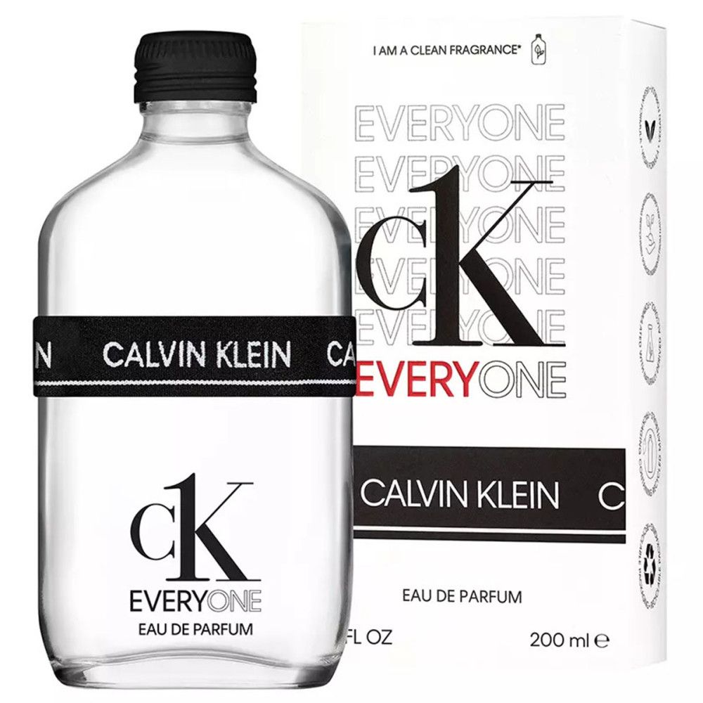 Transparante glazen fles, zwarte dop en band met Calvin Klein. Tekst: ck EVERYONE. Verpakking ernaast.