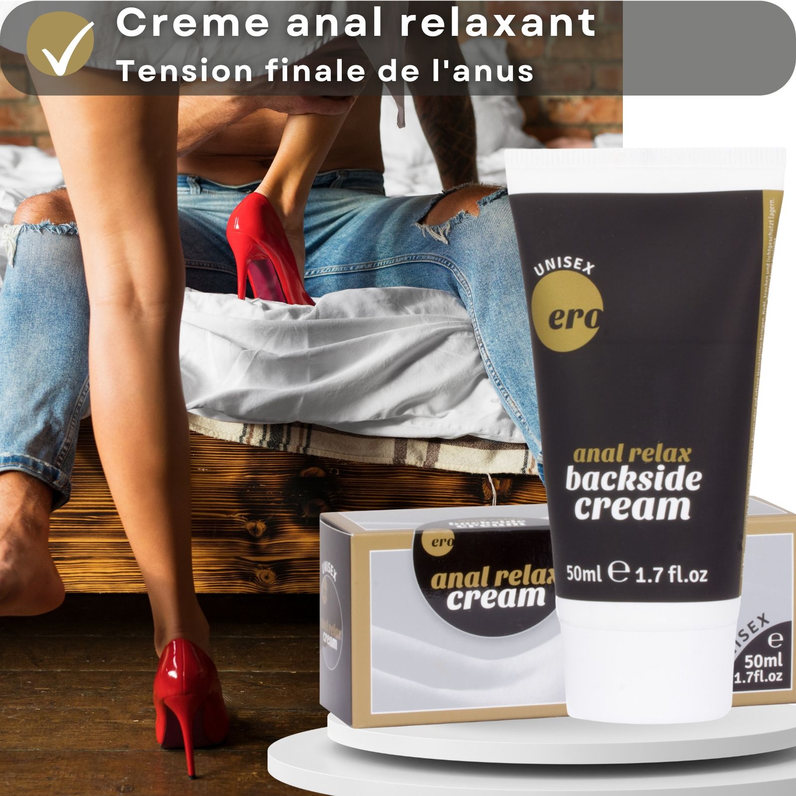 Tube de crème et texte. Inscription : "Ero", "anal relax backside cream". Tube noir, texte doré. Couple en arrière-plan.