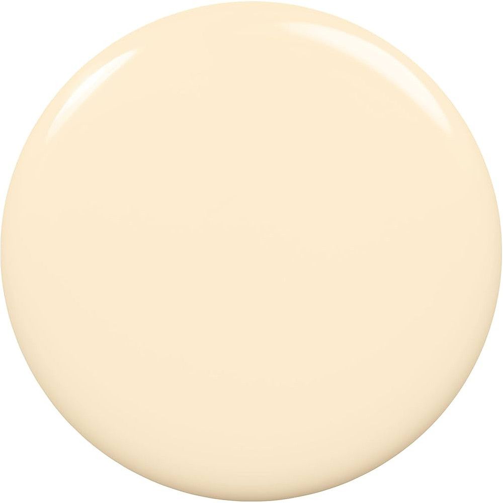 Ronde vlek nagellak in licht beige. Glanzend oppervlak.