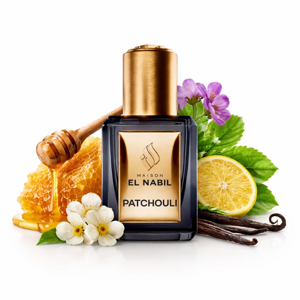 Flacon en verre foncé avec bouchon et étiquette dorés. Inscription : EL NABIL PATCHOULI. Entouré de rayon de miel, fleurs et épices.