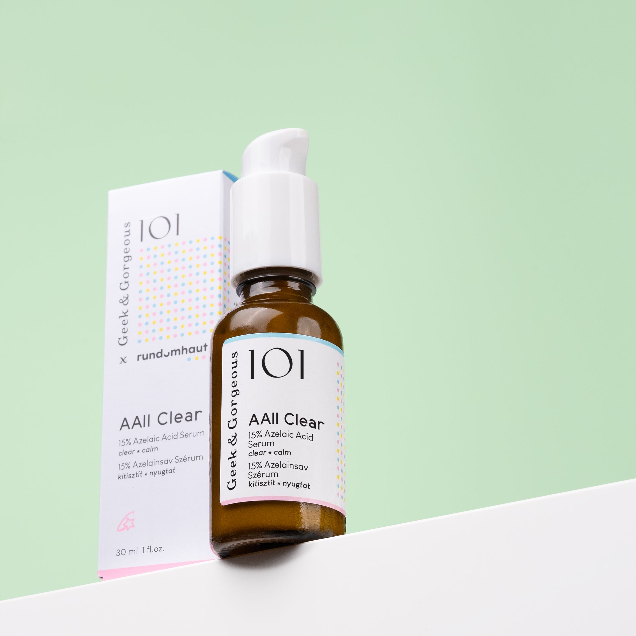 Bruine glazen fles met pompdosser, etiket '101 AAll Clear 15% Azelaic Acid Serum'.
