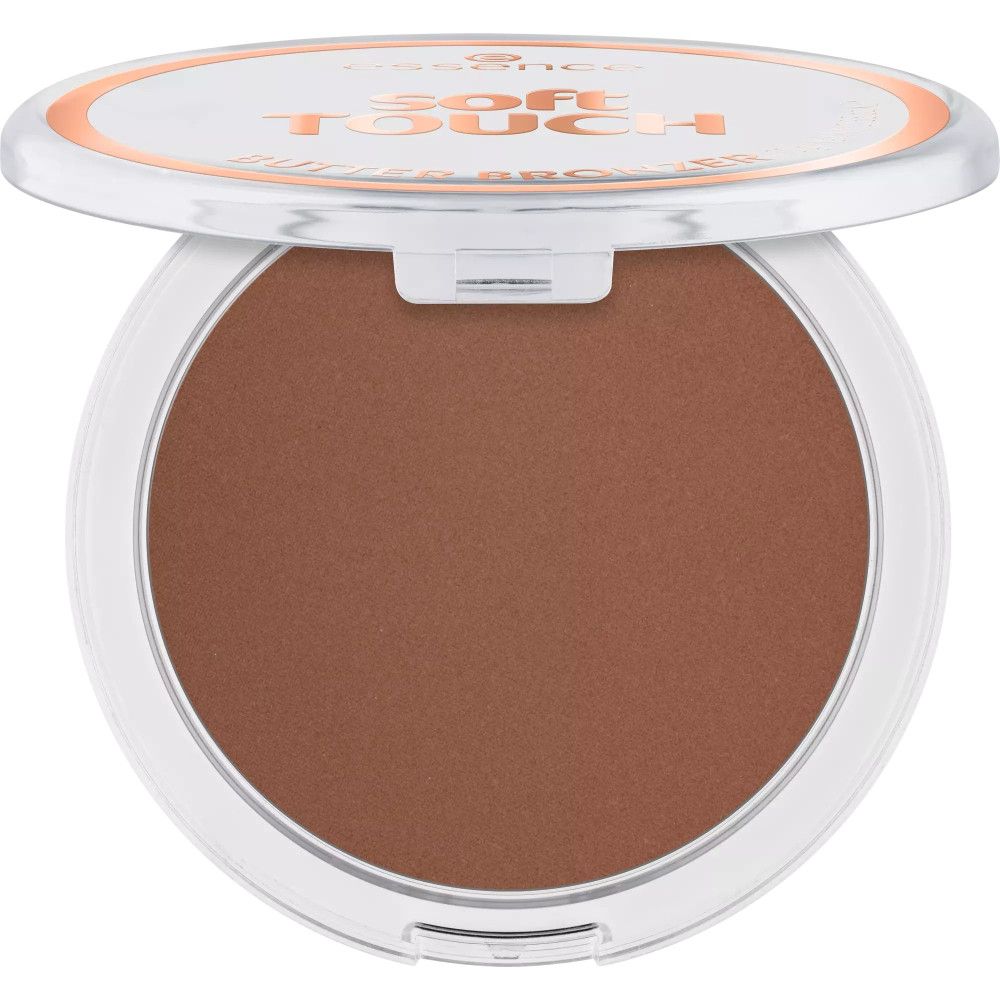 Bruine bronzerpoeder in een open witte doos met transparant deksel. Op het deksel staat "Soft Touch Butter Bronzer".