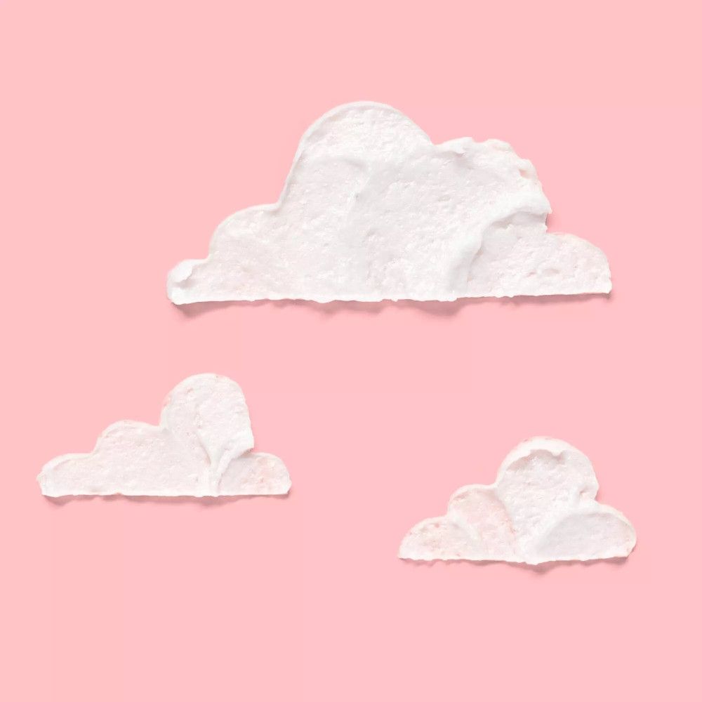 Drie witte, wolkvormige klodders op roze achtergrond.