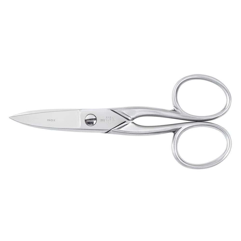 Ciseaux à ongles en métal avec poignées arrondies et lames pointues. "INOX" est inscrit sur la lame.