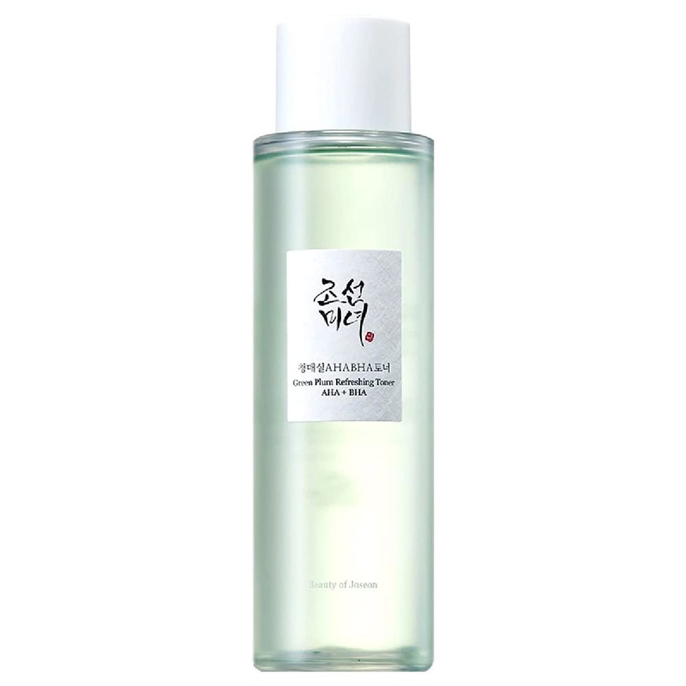 Toner à la prune verte avec AHA+BHA dans une bouteille transparente avec un couvercle blanc.