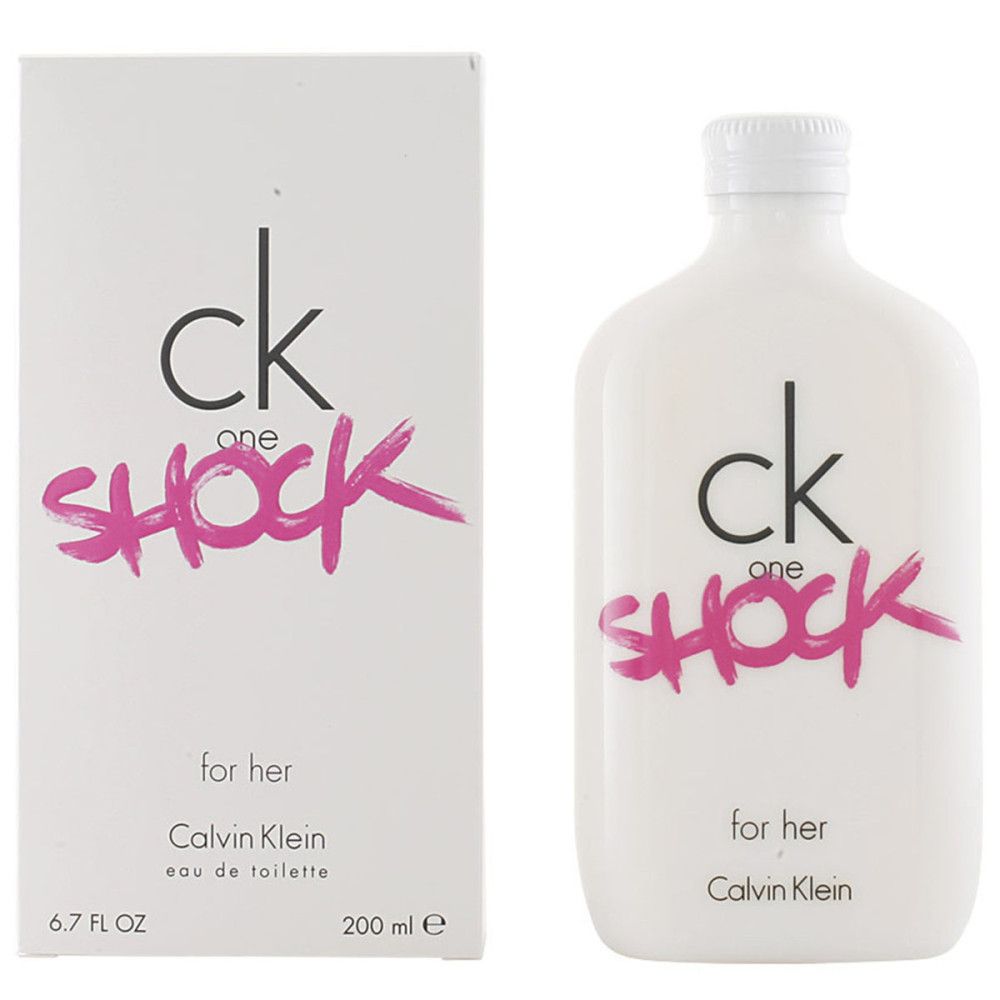 Flacon et emballage blancs avec texte "ck one shock" et "for her". Flacon avec bouchon blanc.