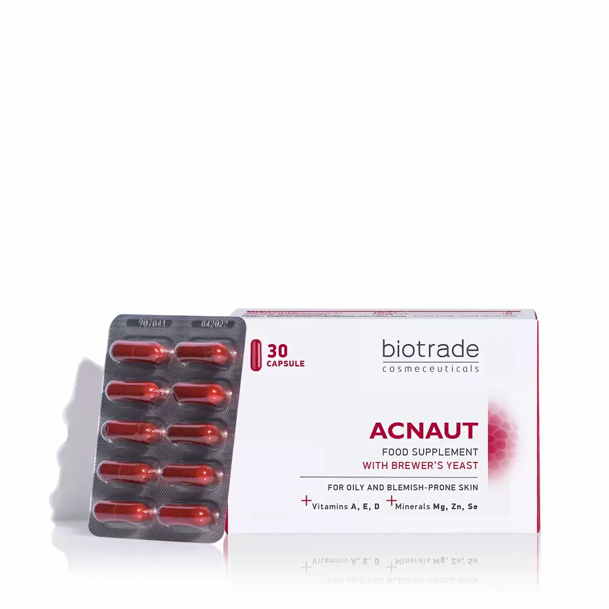 Biotrade Acnaut voedingssupplement. Doos en blisterverpakking met rode capsules. Opschrift: 30 capsules, voor een onzuivere huid.