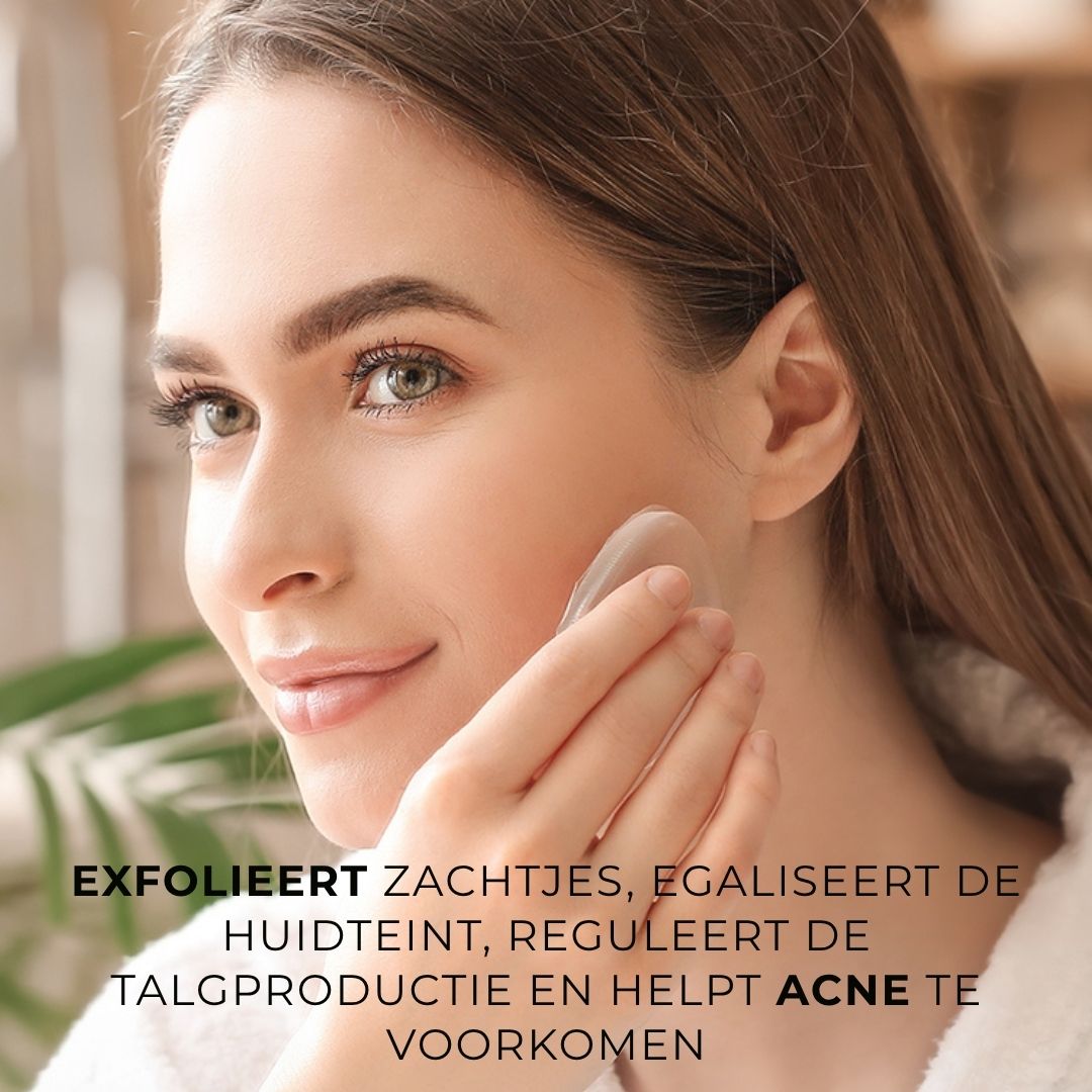 Productfles met tekst. Tekst: Geen compromissen Uw huid, onze prioriteit. Dr. SEA Balancing Facial Cleansing Gel. Zonder parabenen, etc.