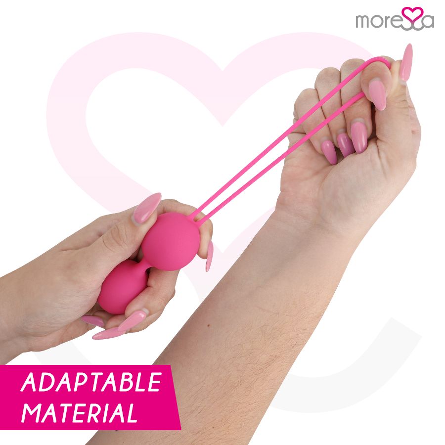 Een hand houdt een roze siliconen liefdeskogel met lus vast, die buigzaam is.