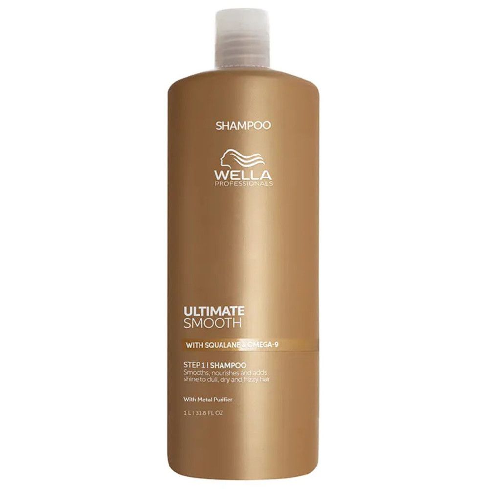 Flacon de shampoing doré avec bouchon blanc. Inscriptions: Shampoo, Wella Professionals, Ultimate Smooth. Avec Squalane & Omega-9.