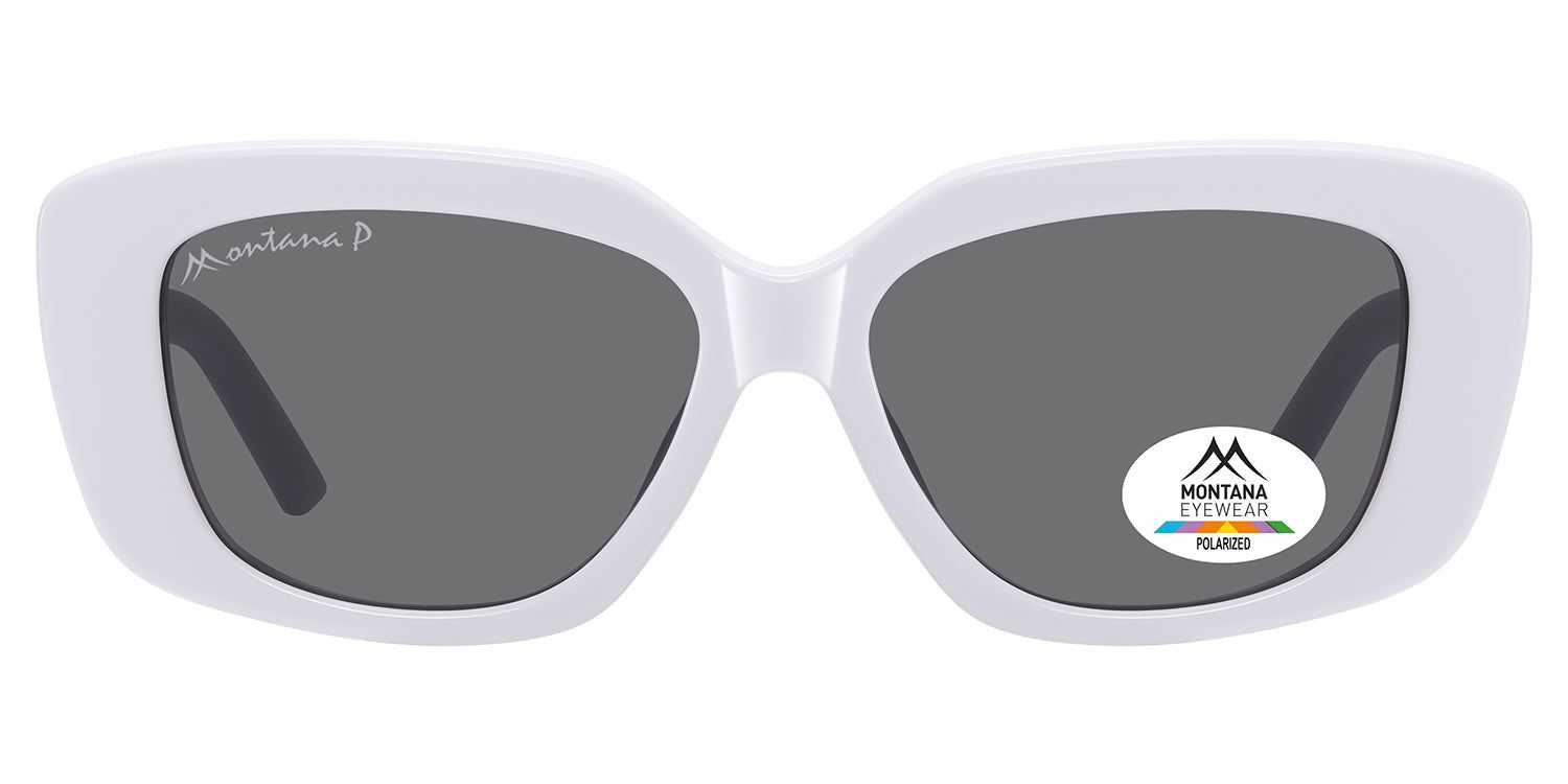 Lunettes de soleil blanches avec verres gris. Le mot "Montana" est visible sur la lentille gauche. Un autocollant avec logo et "Polarized" est sur la lentille droite.