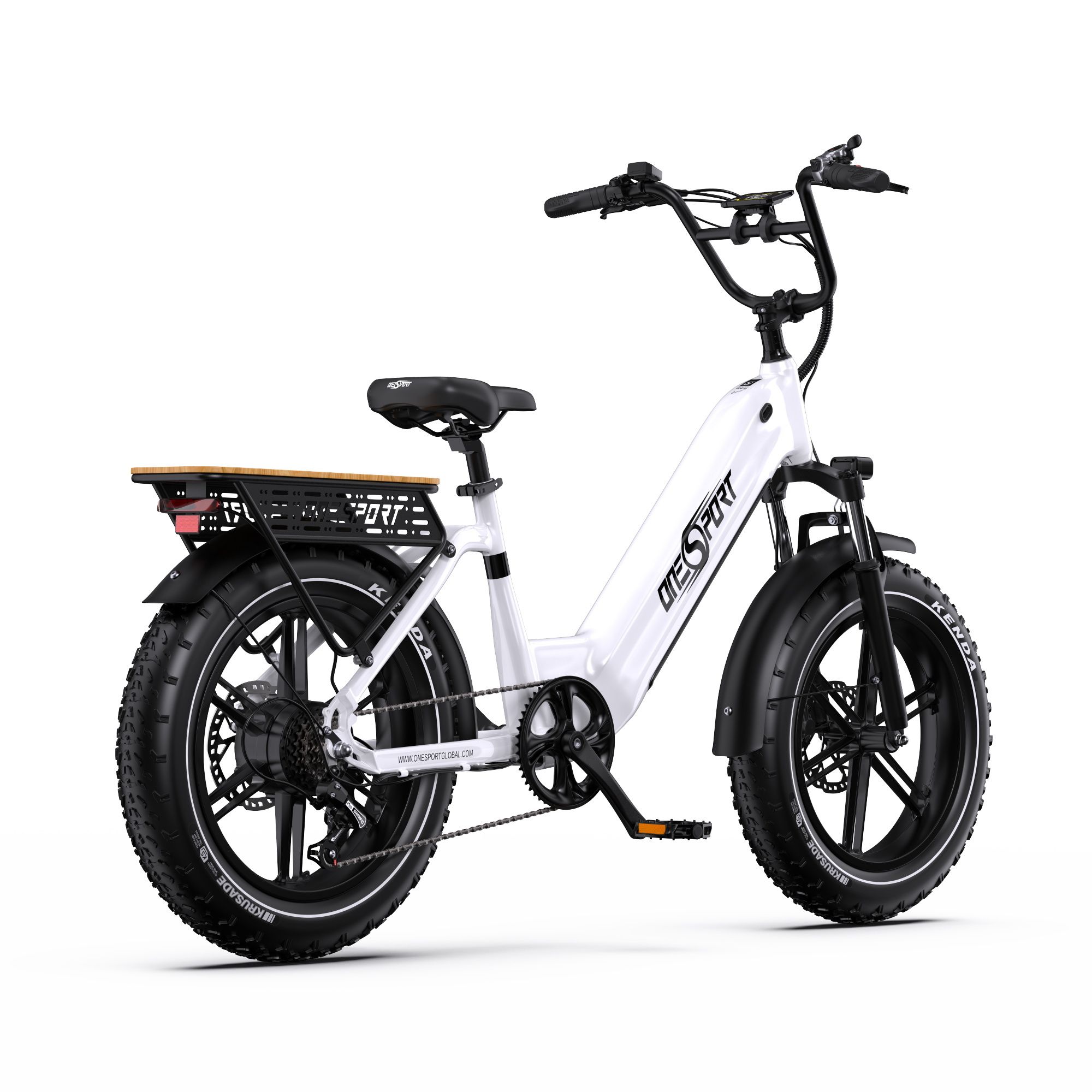 Vélo électrique blanc, pneus noirs, porte-bagages. Marque Onesport. Pneus Kenda. Guidon et selle noirs.