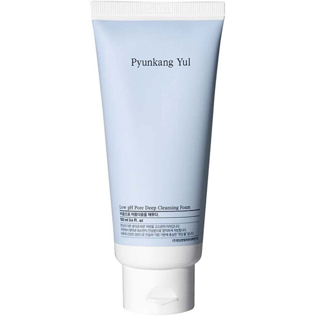 Pyunkang Yul Low pH Pore Deep Cleansing Foam in een lichtblauwe tube met witte klapdop.