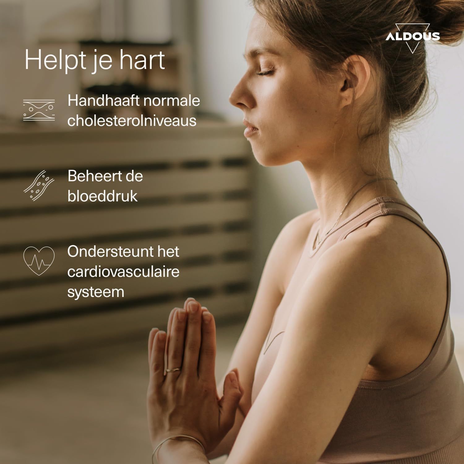 Vrouw in meditatiehouding met tekst over hartgezondheid, cholesterol en bloeddruk.