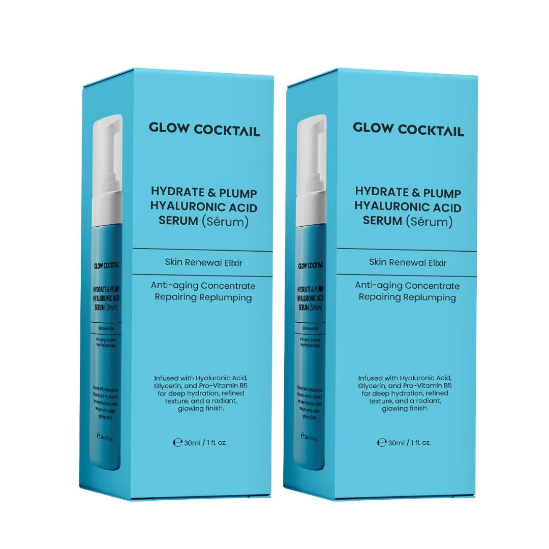 Twee blauwe productverpakkingen met serumflessen. Tekst: Glow Cocktail, Hydrate & Plump Hyaluronic Acid Serum. 30ml/1 fl. oz.