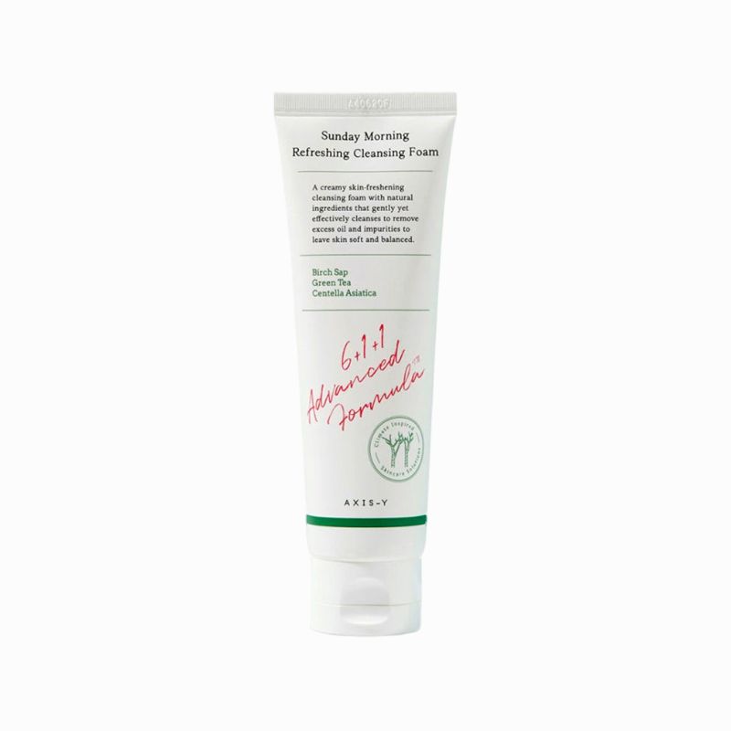 Witte tube met groene en rode tekst. Opschrift: Sunday Morning Refreshing Cleansing Foam. Merk: AXIS-Y. Ingrediënten: Berken sap, Groene thee, Centella Asiatica.