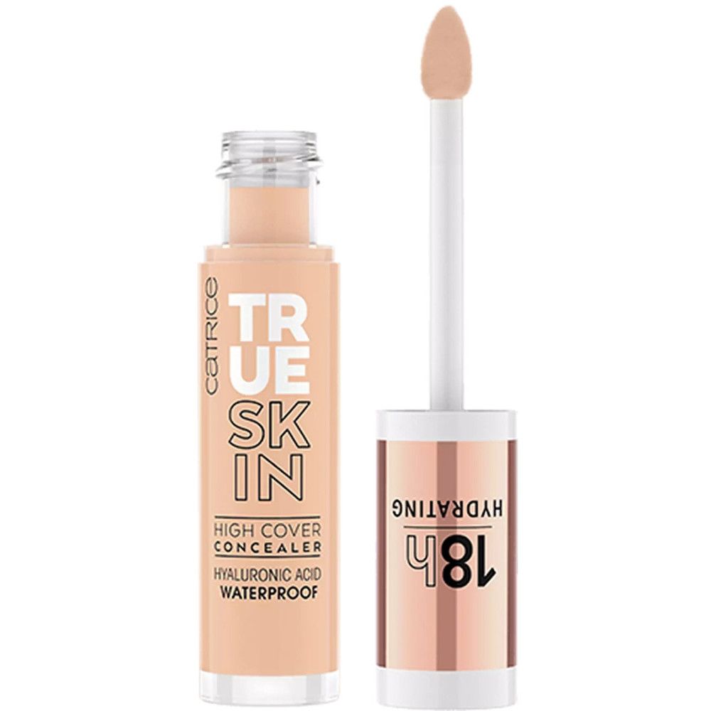 Correcteur Catrice True Skin. Flacon avec applicateur. Inscription: True Skin, High Cover Concealer, Hyaluronic Acid, Waterproof. Bouchon: 18h Hydrating.