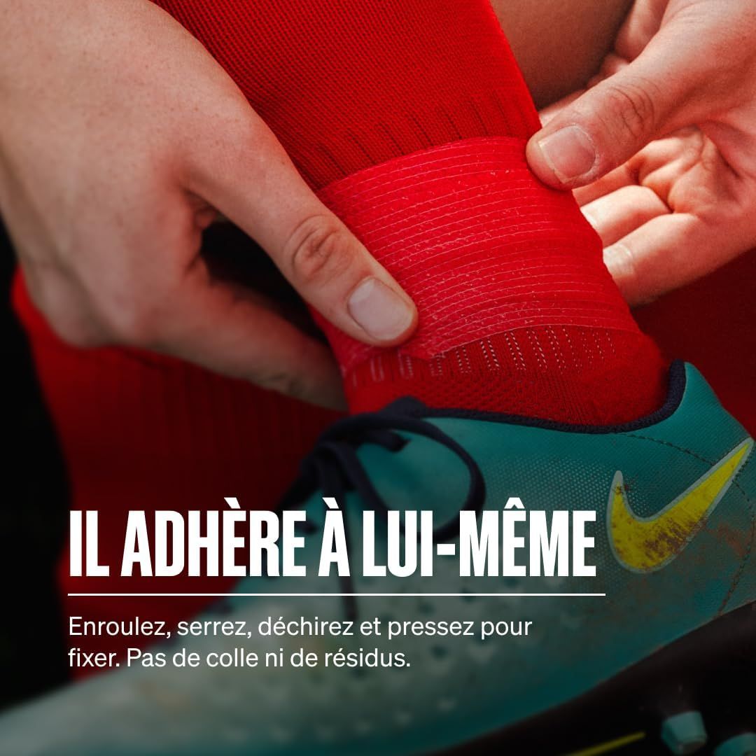 Bande rouge auto-adhésive enroulée autour d'une cheville.
