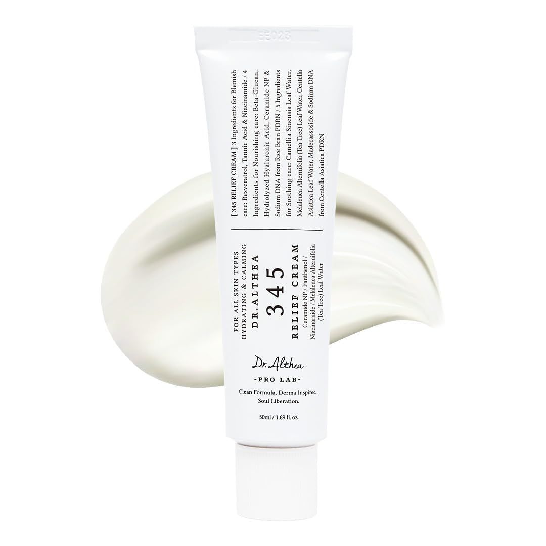 Tube blanche de crème Dr. Althea 345 Relief Cream. Texte: Pour tous types de peaux. Texture crémeuse visible.