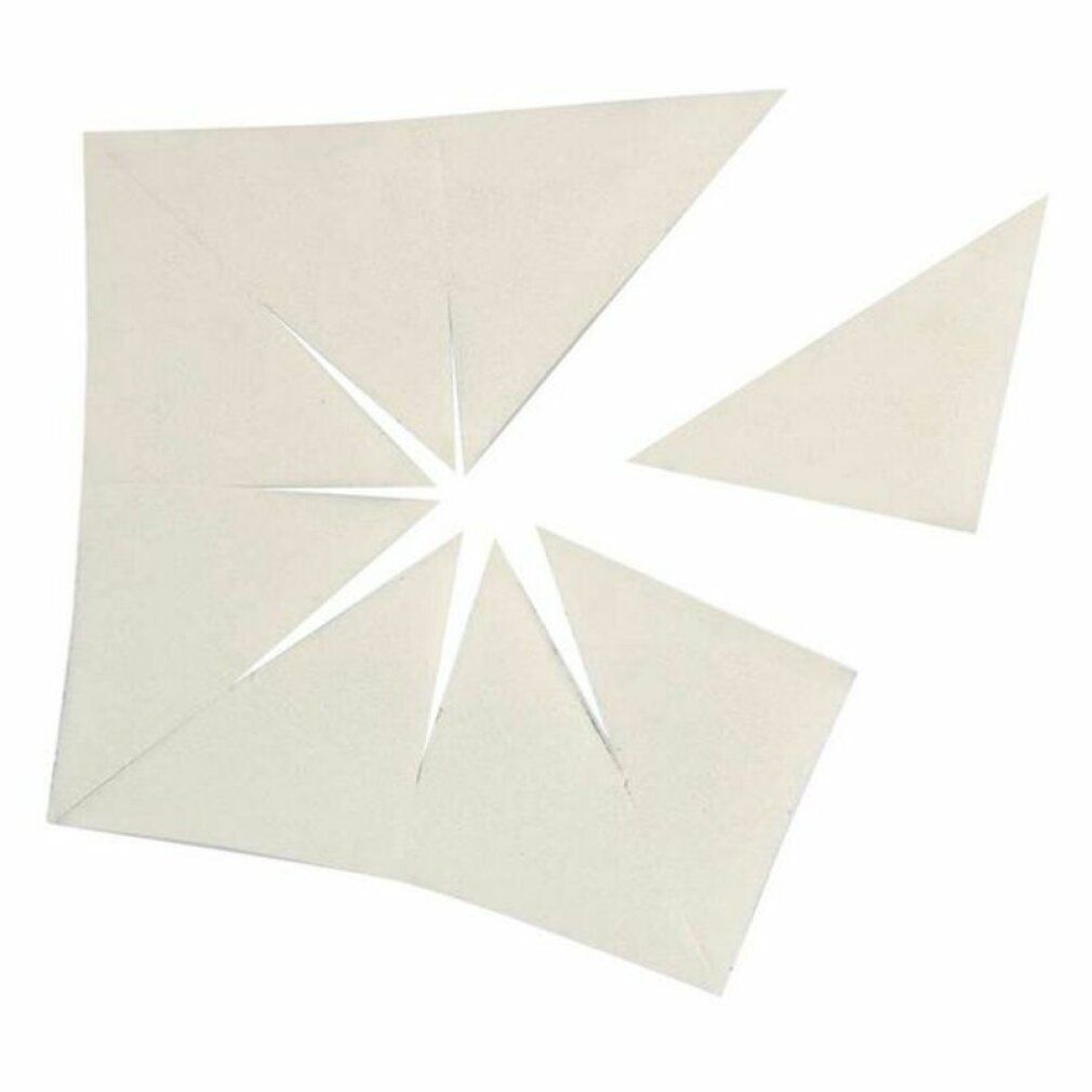 Plusieurs éponges de maquillage triangulaires. Certaines sont séparées du corps principal.