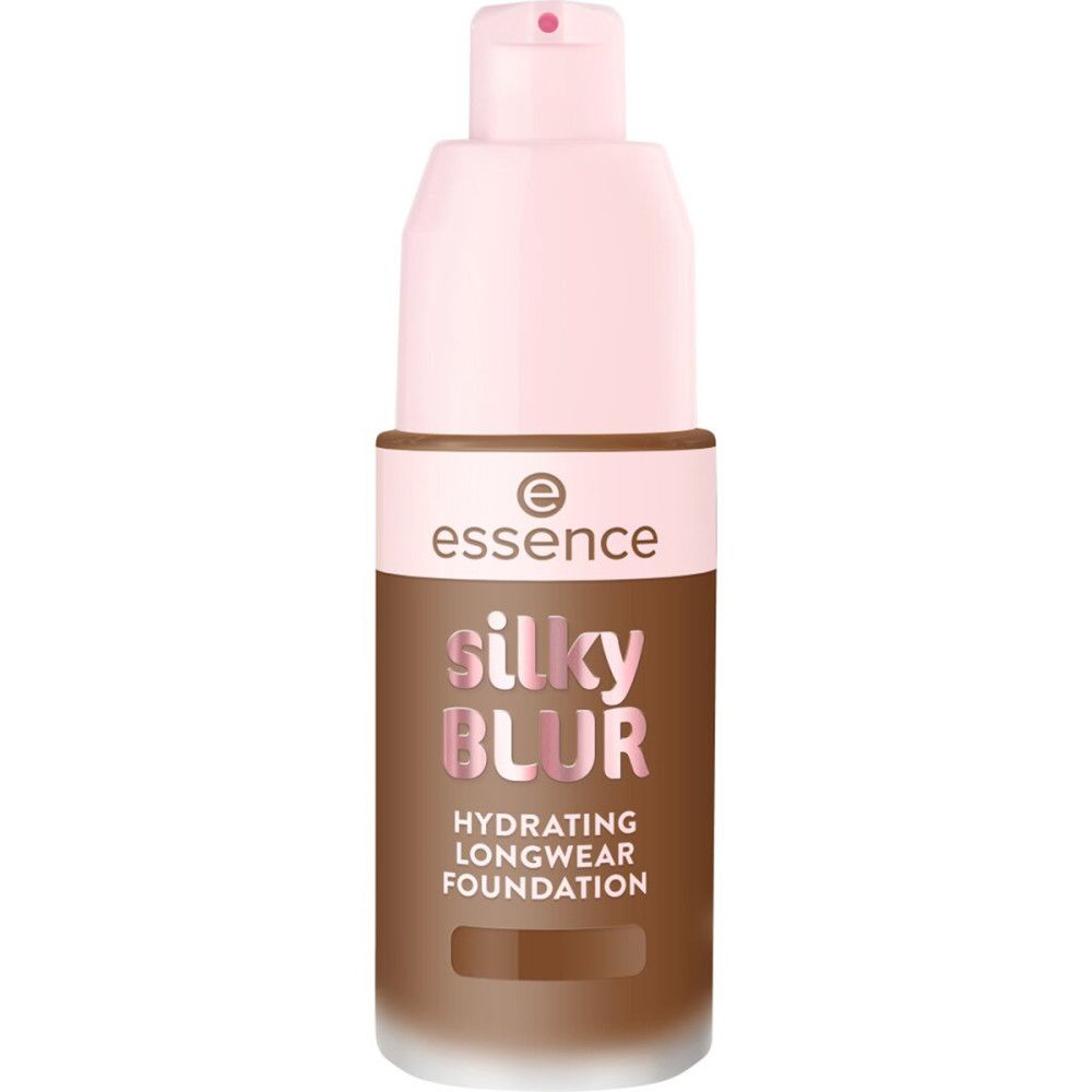 Essence Silky Blur Foundation. Fles met roze pomp en bruin lichaam. Opschrift Silky Blur en Hydrating Longwear.