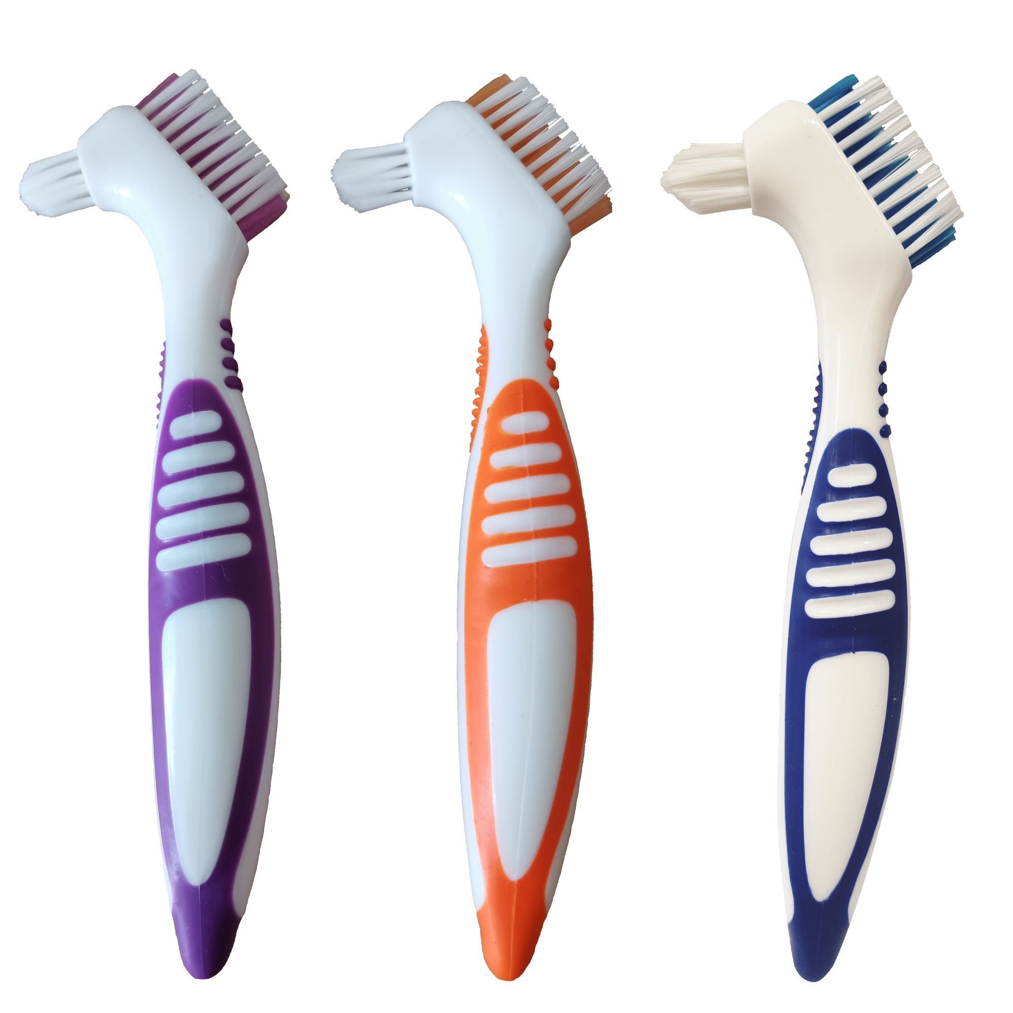 Trois brosses à dents pour prothèses avec manches blancs et accents colorés : violet, orange et bleu. Soies de couleurs assorties.