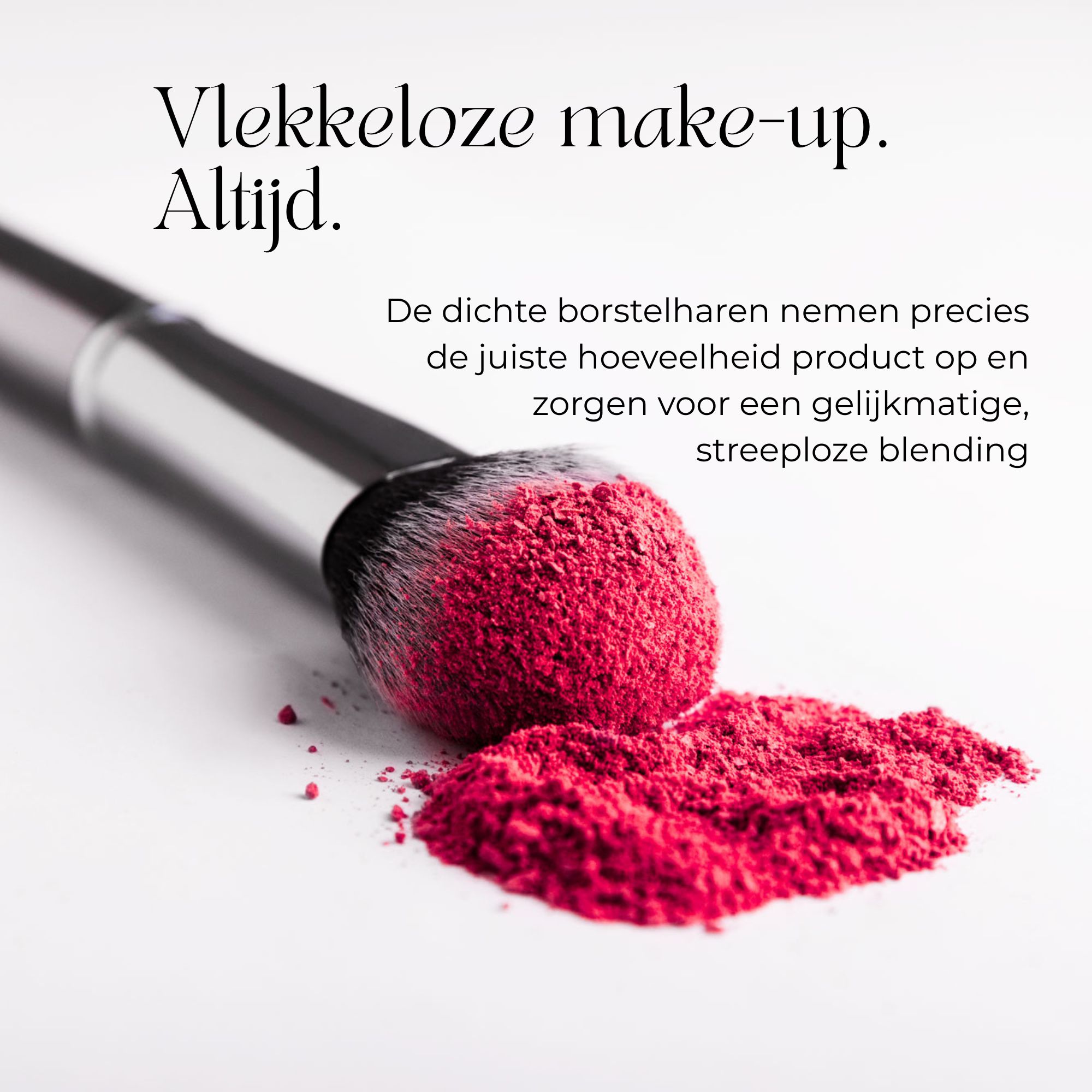 Penseel met rode poeder. Zilveren handvat. Merk BEAUTICAL zichtbaar.