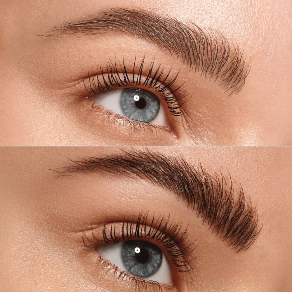 Close-up van wenkbrauwen voor en na het aanbrengen. Bovenste wenkbrauwen ongevormd, onderste wenkbrauwen gevormd.