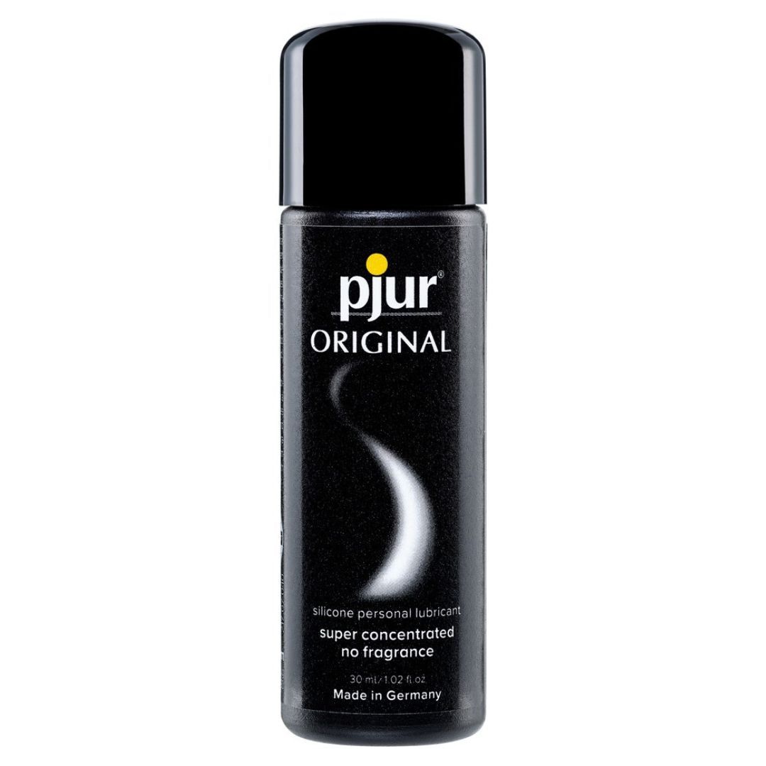 Zwarte fles met zwarte dop. Opschrift: pjur ORIGINAL, met witte druppel. Tekst: silicone personal lubricant, super concentrated, no fragrance.