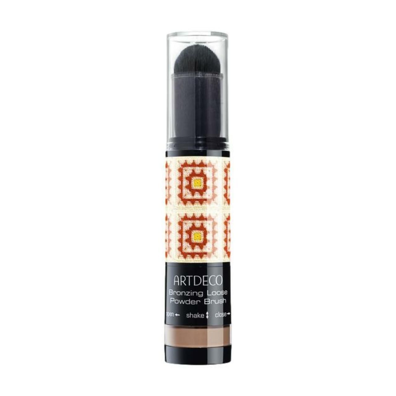 Poederkwast met zwarte borstelkop en bruine houder. Opschrift: ARTDECO Bronzing Loose Powder Brush.