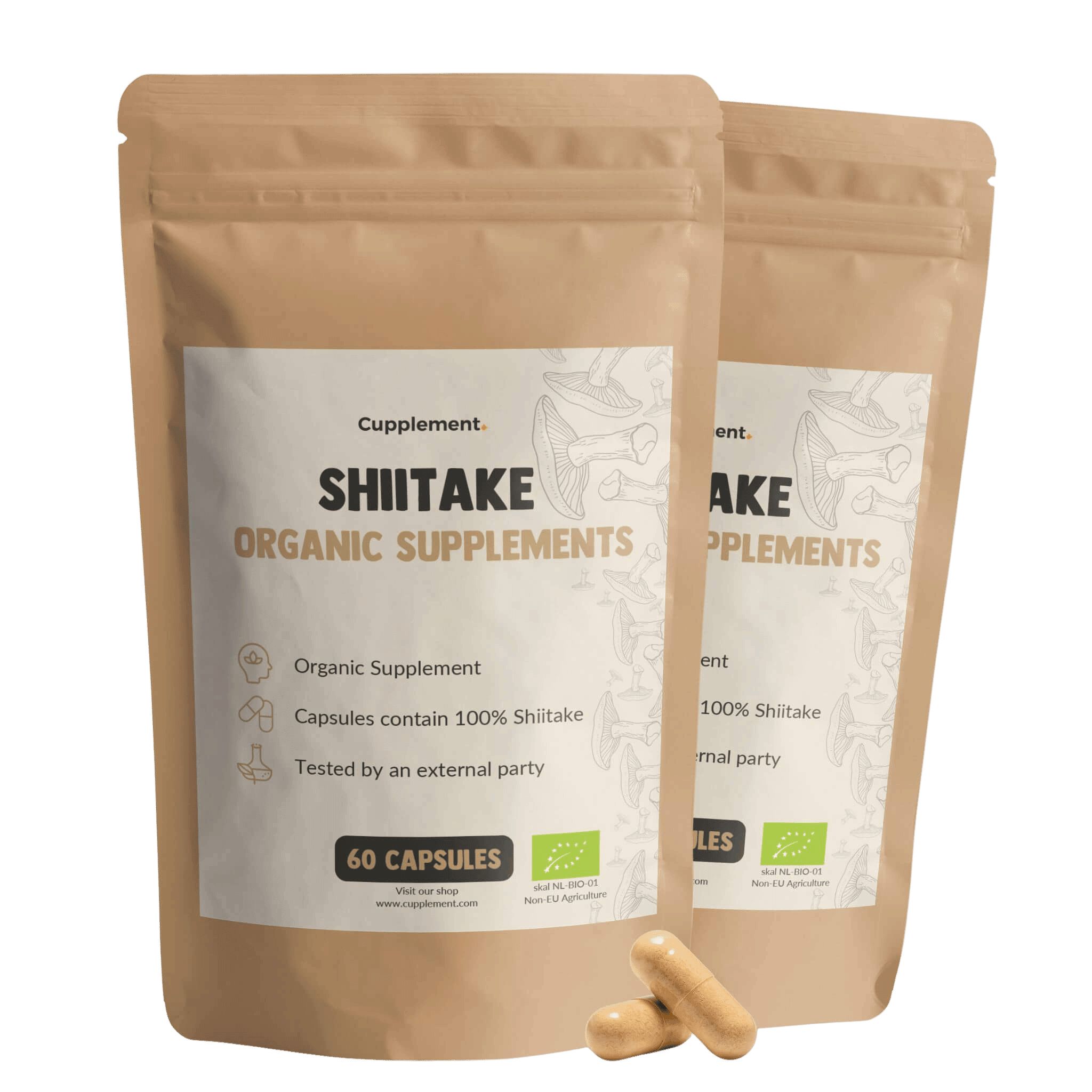 Twee zakjes shiitake capsules. Opschrift: Shiitake Organic Supplements. 60 capsules. Twee capsules ernaast.